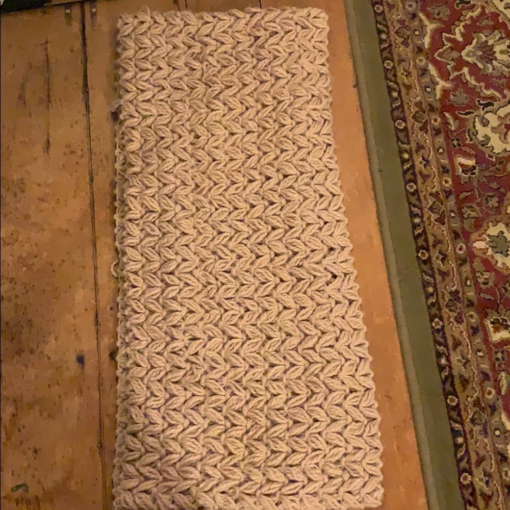 American Eagle scarf